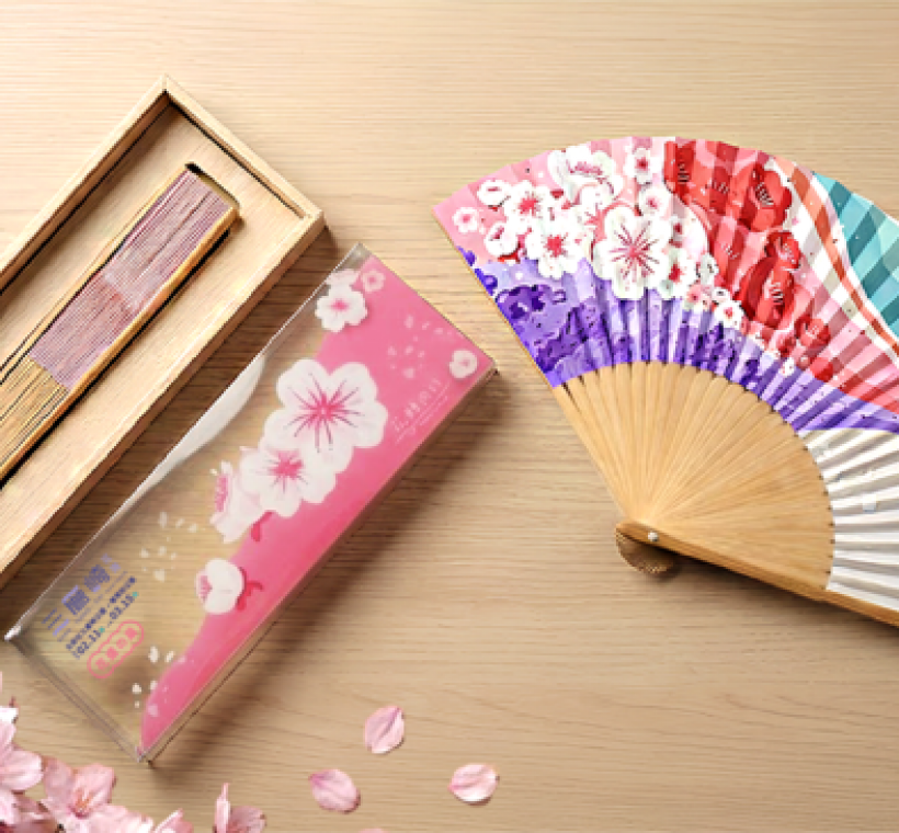 花色日活動期間推出之限量加碼互動好禮「花盛の扇」示意，供參與活動民眾兌領。