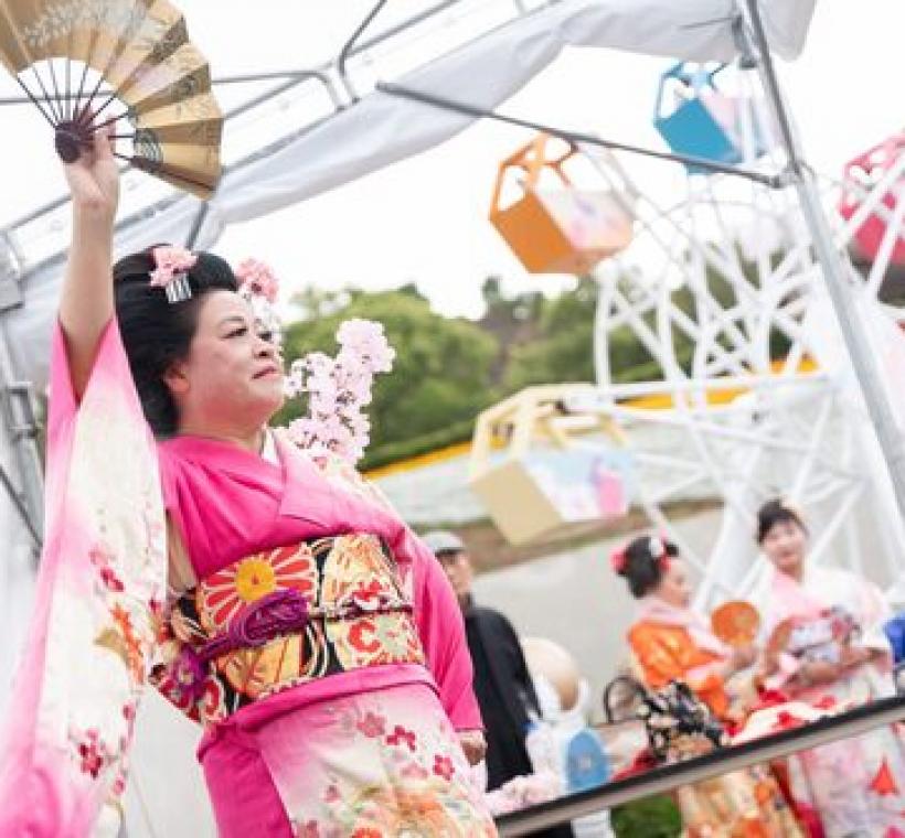 「新石牌日本舞踊班」身著華麗和服登場！成為花季中一大亮點。