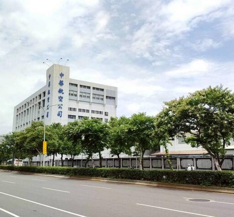 松山區民權東路三至四段的九芎盛開如夏日白雪