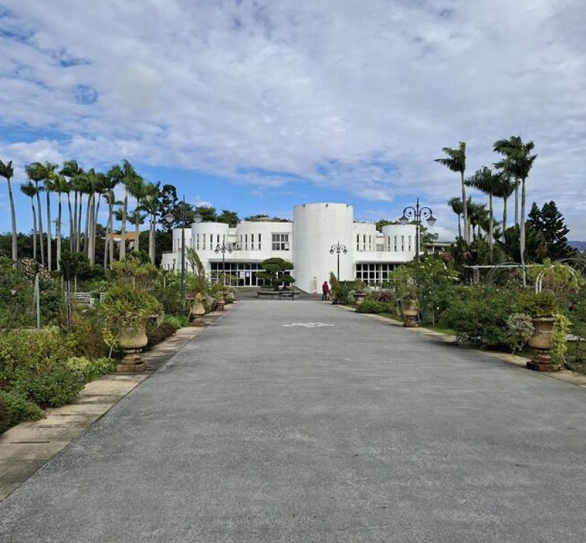 冬季玫瑰園少了花海，卻是春季玫瑰養成的重要時刻