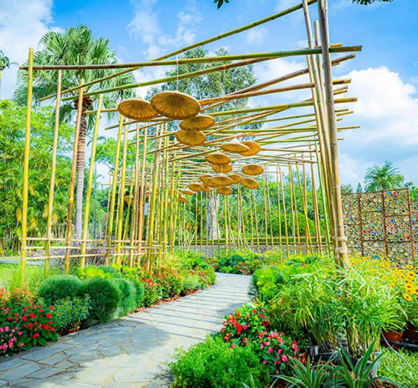 公園處同仁以竹藝打造出愜意的鄉村氣息