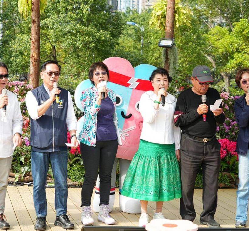 貴賓合唱春風吻上我的臉