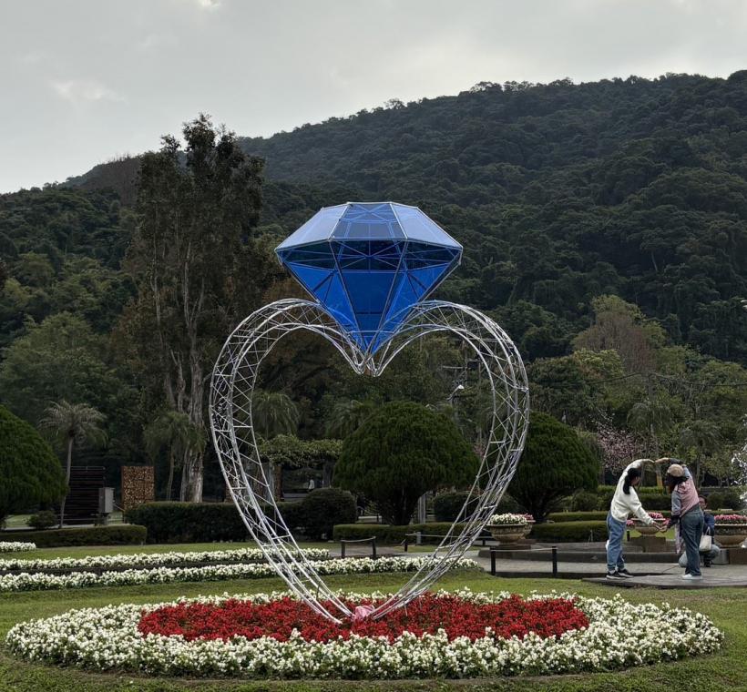 巨大愛心鑽戒閃耀亮相，邀請您一起來共襄盛舉