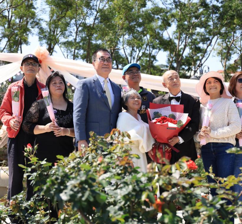 金婚夫妻家屬也特別來到現場一同見證「玫」好