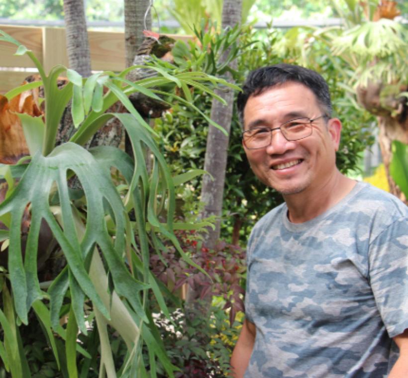 圖2、熱愛搜集特殊植物的園藝達人-陳昆煜主任